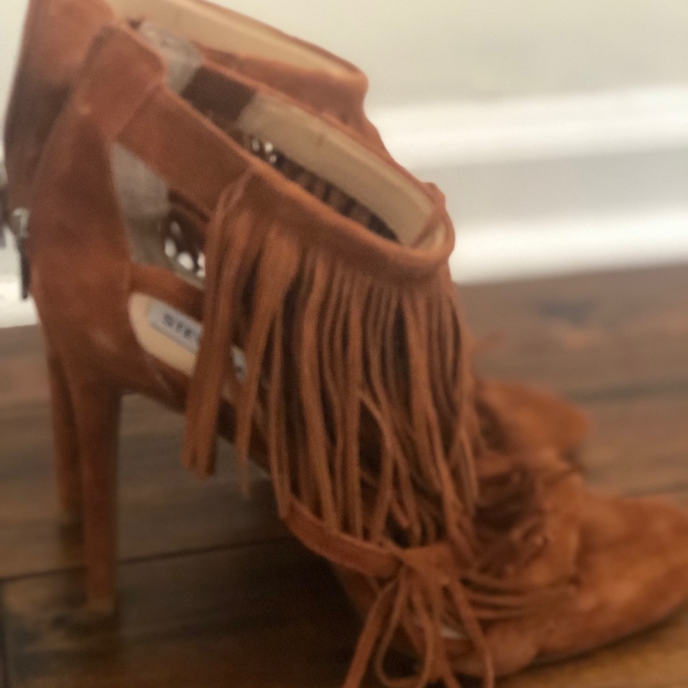 Brand new leather Steve Madden fringe heels